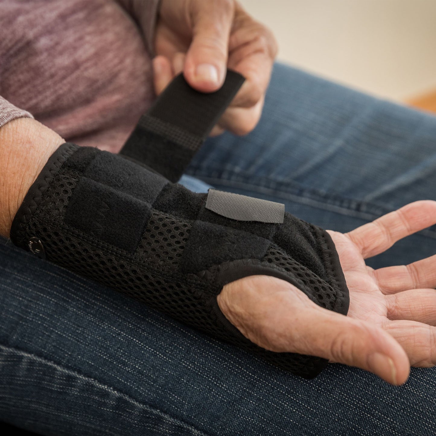 Handledsstöd med skena Carpus 1 - Back on Track Sverige (5300160626843)