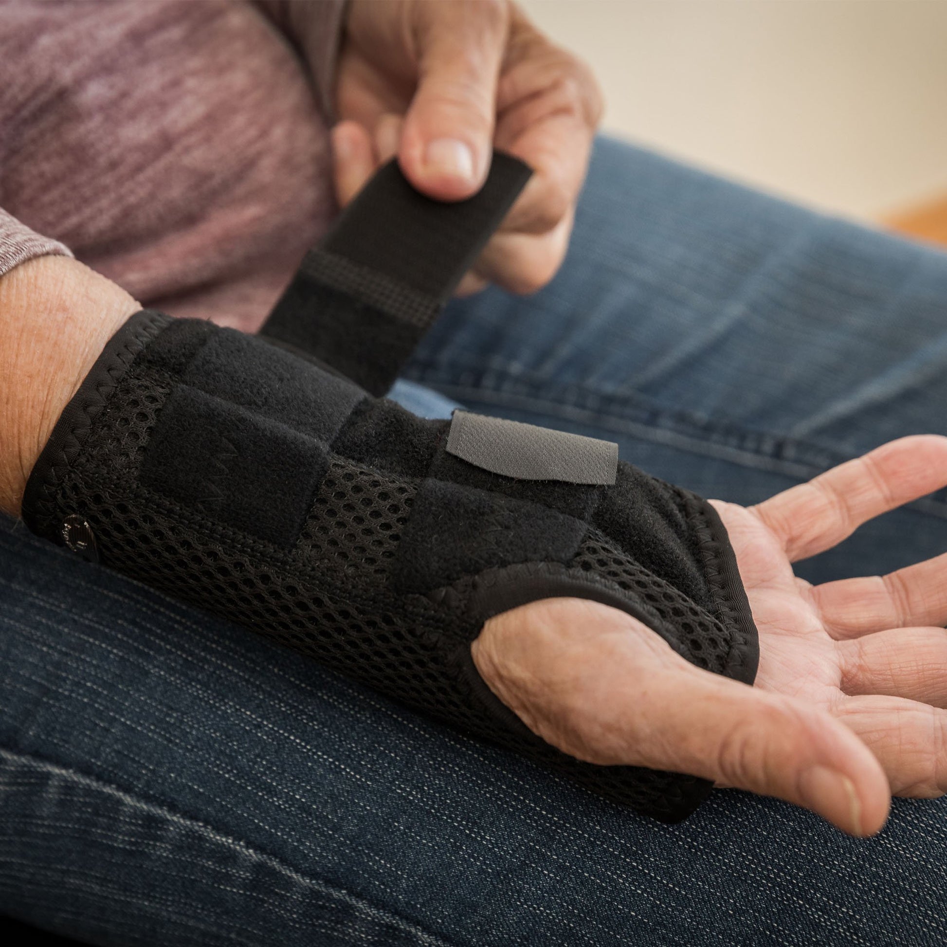 Handledsstöd med skena Carpus 1 - Back on Track Sverige (5300160626843)